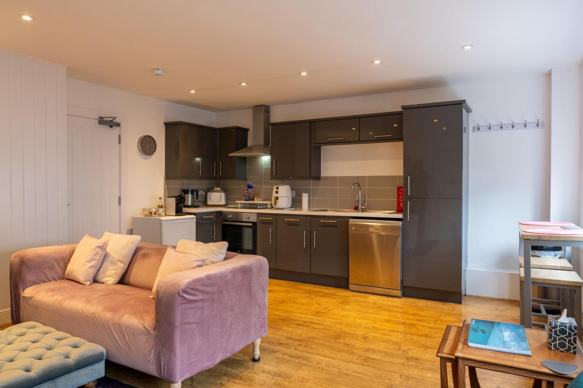 Cute 1 Bed Apartment 2 Mins From The Sea - Sleeps 4, Flat 8 The Gables, Church Street, Lyme Regis Kültér fotó