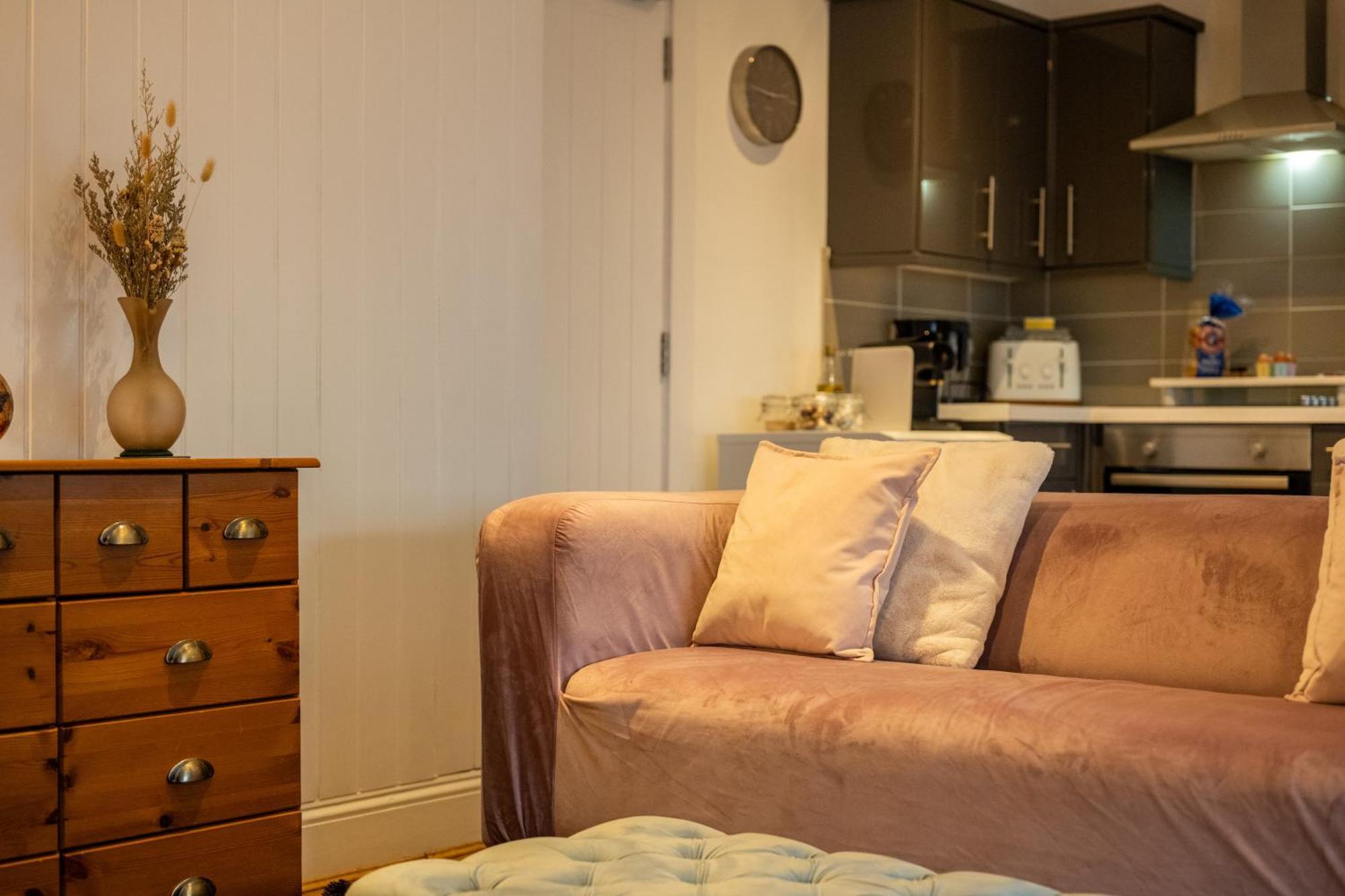 Cute 1 Bed Apartment 2 Mins From The Sea - Sleeps 4, Flat 8 The Gables, Church Street, Lyme Regis Kültér fotó